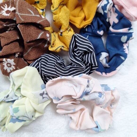 Hair Scrunchies Variety Of Colors Lot of 20 - Picture 3 of 4